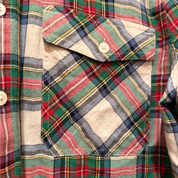 Women’s Plaid Button-Up Shirt - Picture 3 of 4